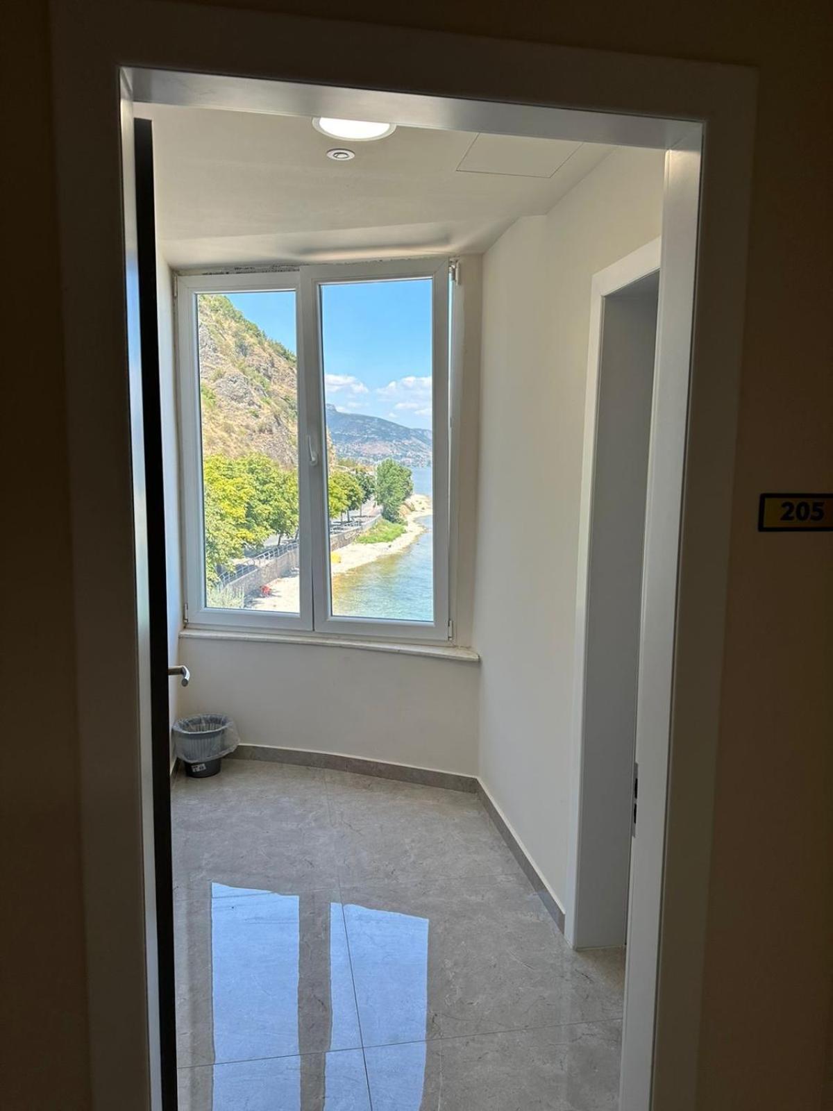 Hotel Demoli Pogradec Exterior photo