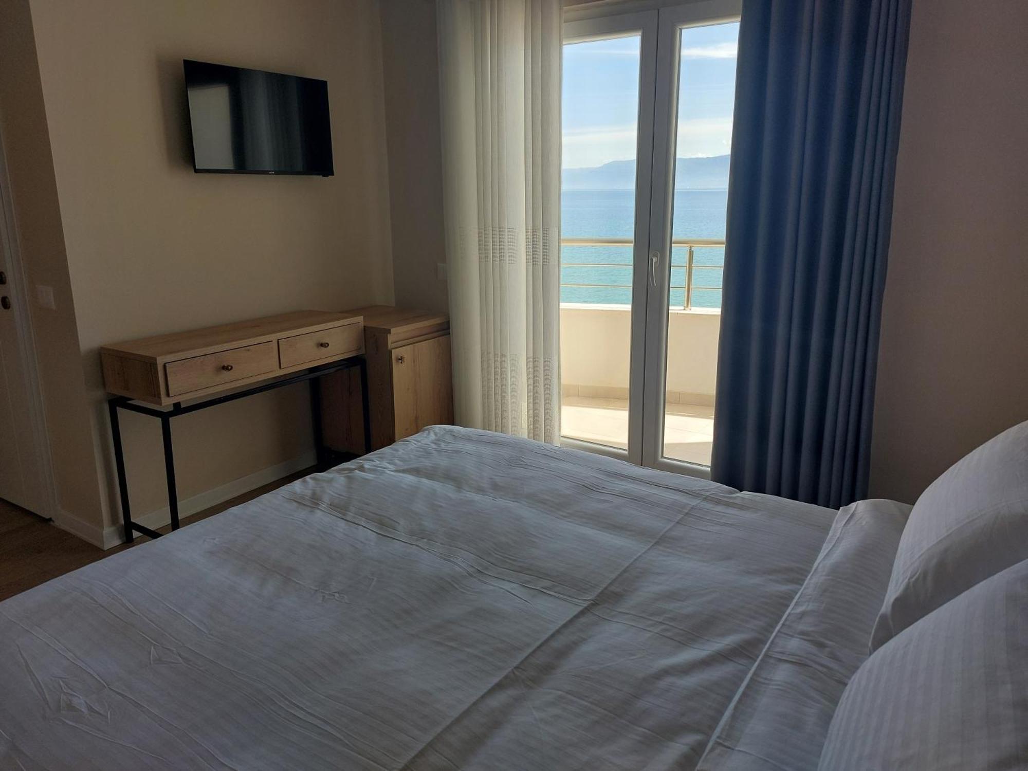Hotel Demoli Pogradec Exterior photo